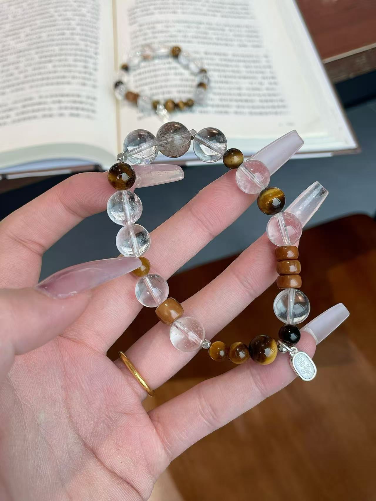 AAPLUS Crystals Energy Bracelet - Howlite, Clear Quartz, Tiger's Eye